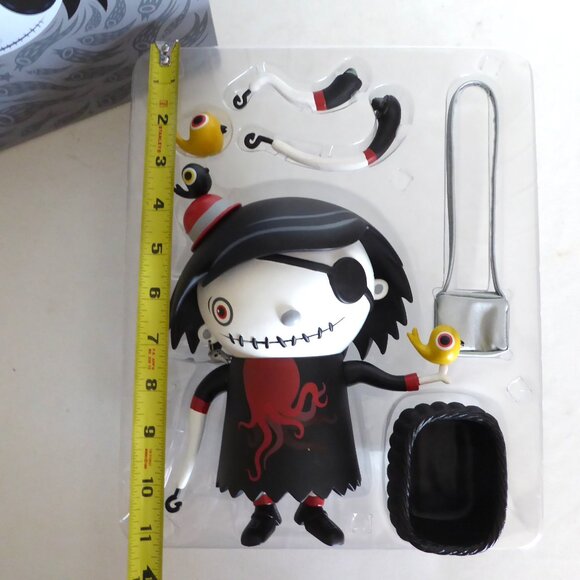 RARE NEW 9” LE 200 2005 OCTOCITY SCARY GIRL PIRATE DESIGNER VINYL FIGURE - Picture 5 of 16